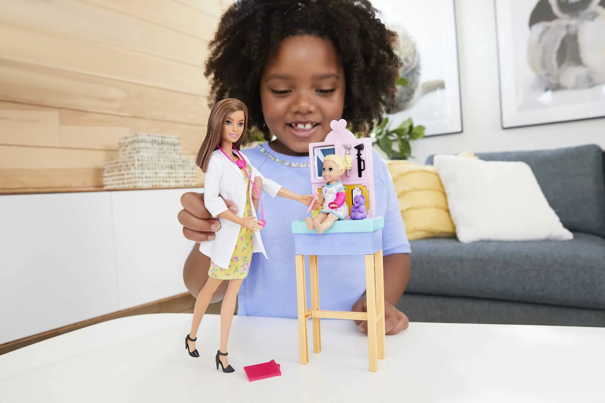 Barbie Pediatrician Playset, Brunette Doll (12-In/30.40-Cm), Ages 3 Years Old & Up