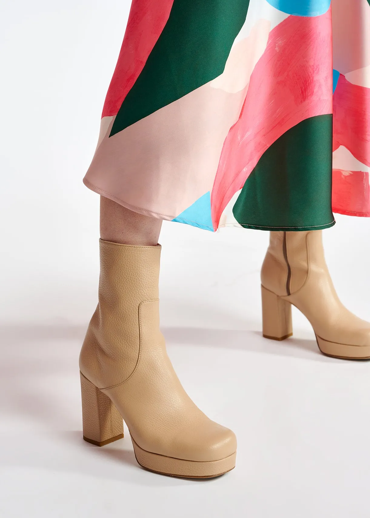 Multicolor midi-length skirt with graphic print