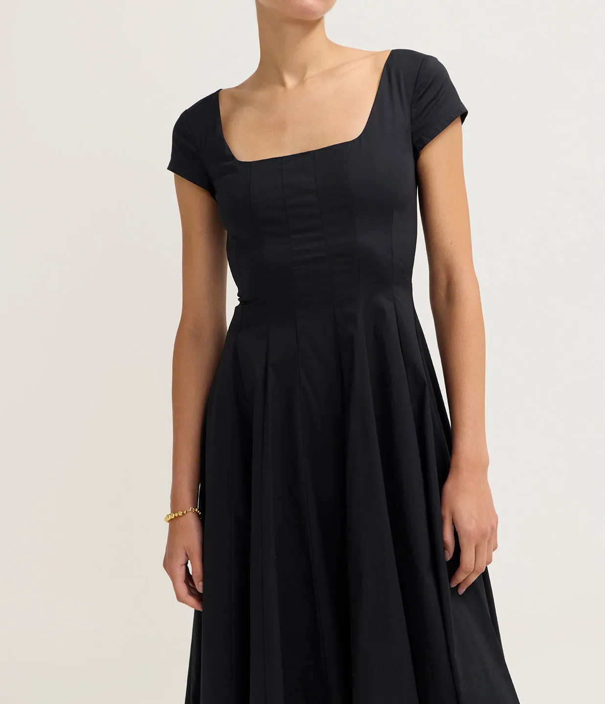 Short Sleeve Wells Dress in Black