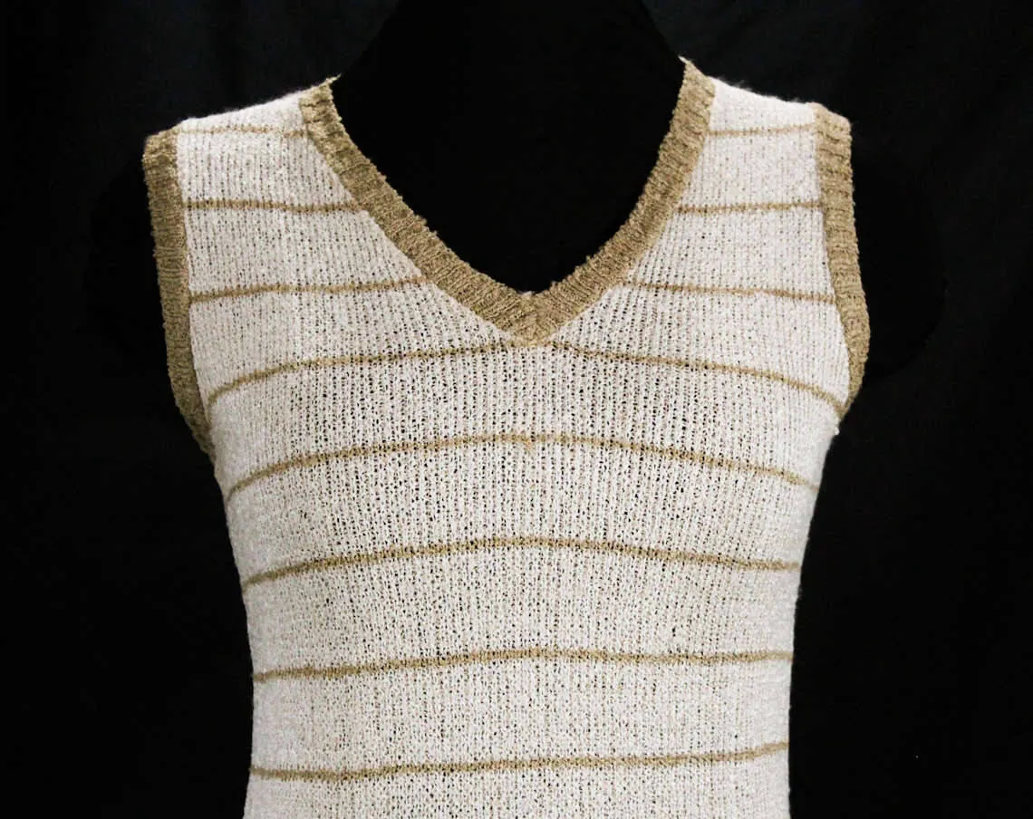 Size 0 Novelty Knit Tank - 1970s Paris France Top - Birds On A Wire - XXS Sleeveless Summer Shirt - Beige Cream Peach Swallows - Bust 32
